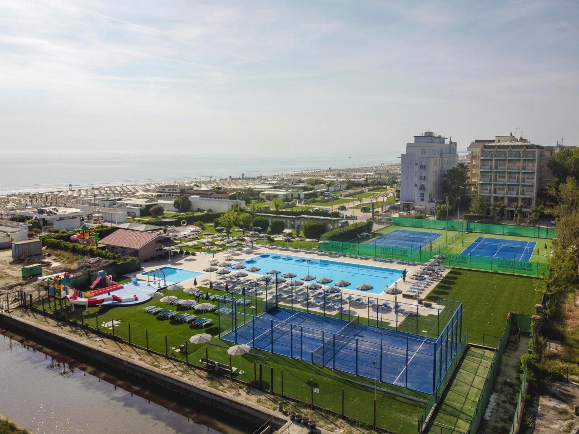 Hotel Baya - In Centro, Sul Mare 米兰马瑞提那 外观 照片