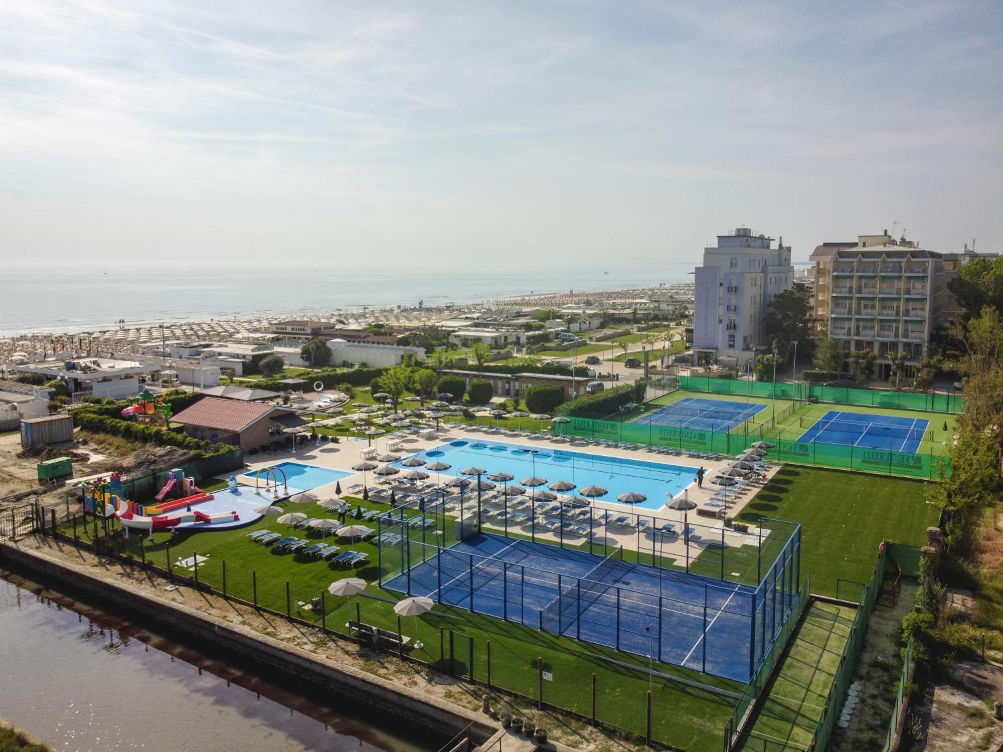 Hotel Baya - In Centro, Sul Mare 米兰马瑞提那 外观 照片